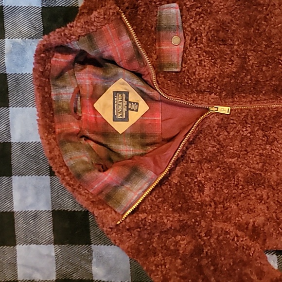 Pendleton. Heavy-lined, full-zip, fuzzy fleece. Women's size Medium. - Picture 7 of 15